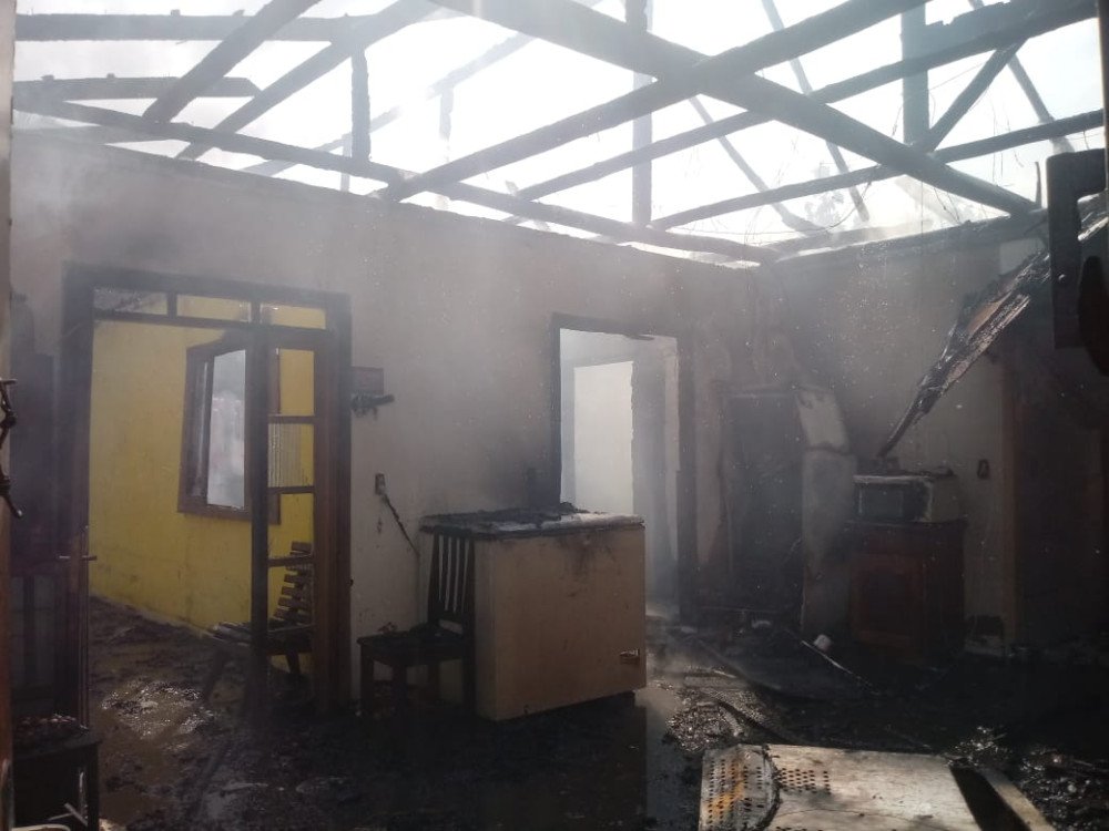 Incêndio destrói casa em Pouso Redondo