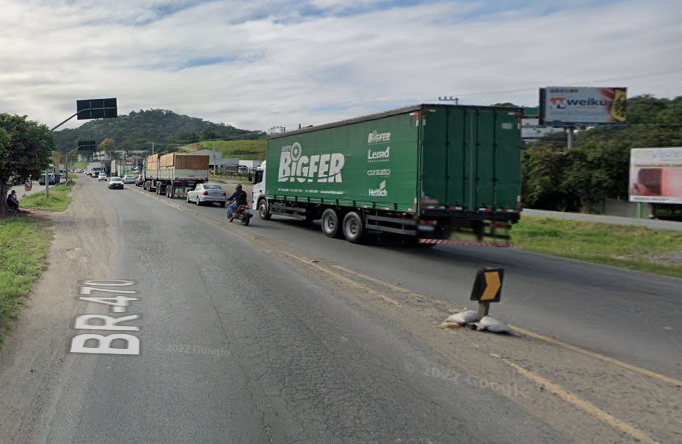Rompimento de adutora de água na BR-470 afeta fornecimento em Blumenau