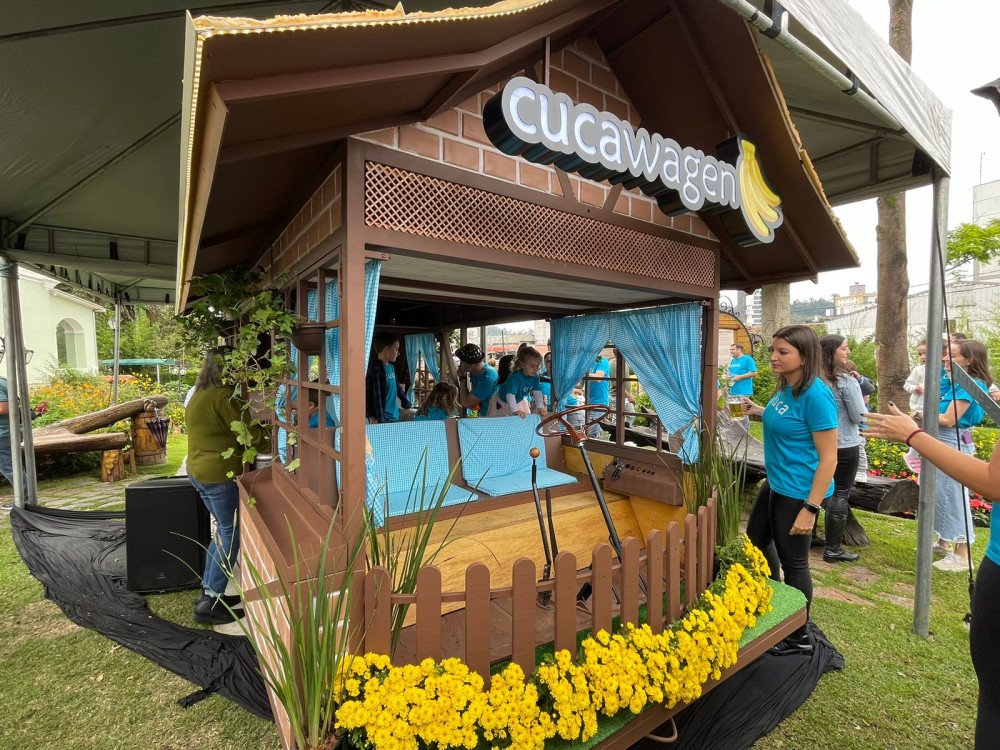 Repaginada: Grupo da Oktoberfest Blumenau, Cucawagen, estreia novo carro na 38ª edição; veja as fotos