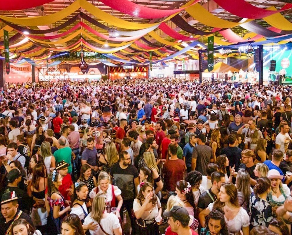 38ª Oktoberfest de Blumenau terá reaproveitamento de resíduos e água ultrafiltrada para visitantes; entenda
