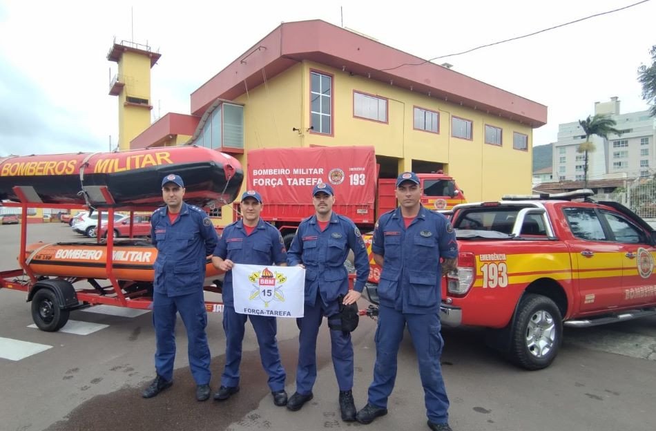 Equipes especializadas dos bombeiros e da aeronave Águia 04 da PMSC são enviadas ao Rio Grande do Sul