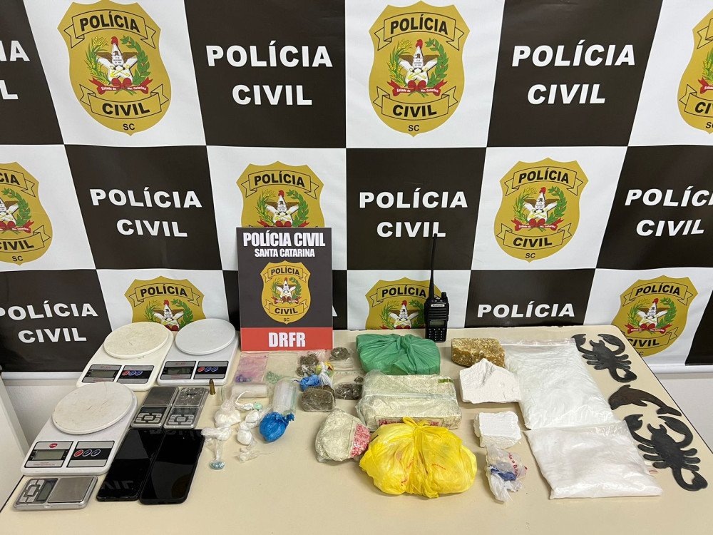 Prensa hidráulica e drogas: três homens são presos resultado de investigação contra tráfico em Blumenau
