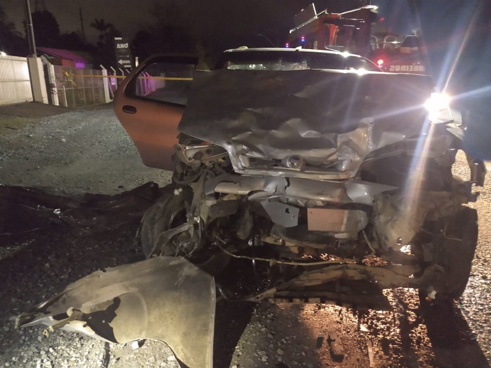 Mulher morre em acidente entre carro e caminhonete em Rio do Sul