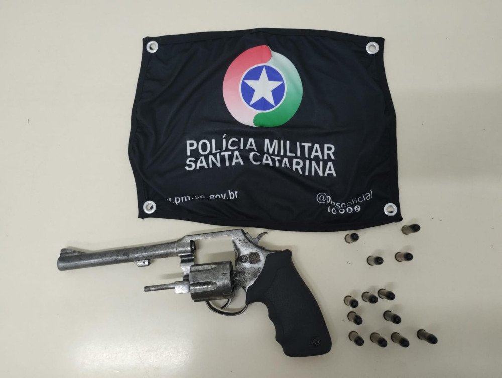 Polícia de Gaspar prende suspeito por ameaça e posse irregular de arma de fogo