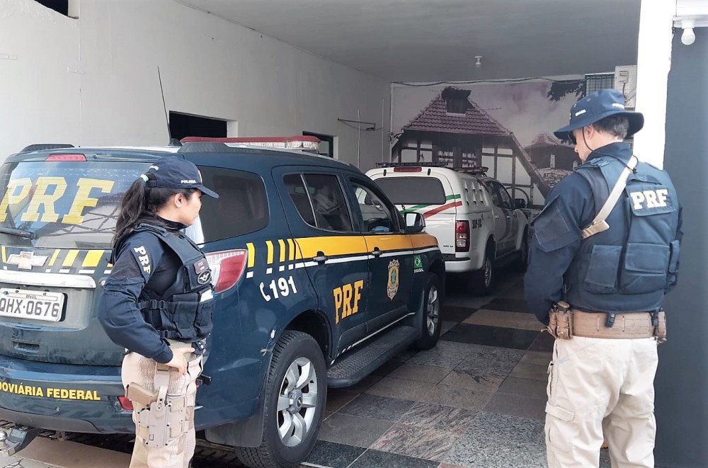 Homem procurado por roubo é preso na BR-470 em Blumenau