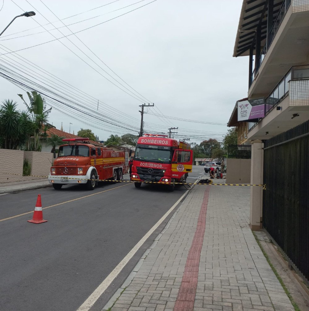 Malharia pega fogo em Gaspar e bombeiros são acionados