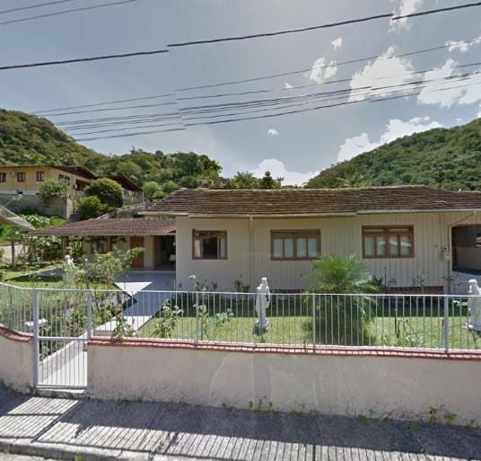 Família de Blumenau faz vaquinha virtual para quitar dívida da casa; saiba como ajudar