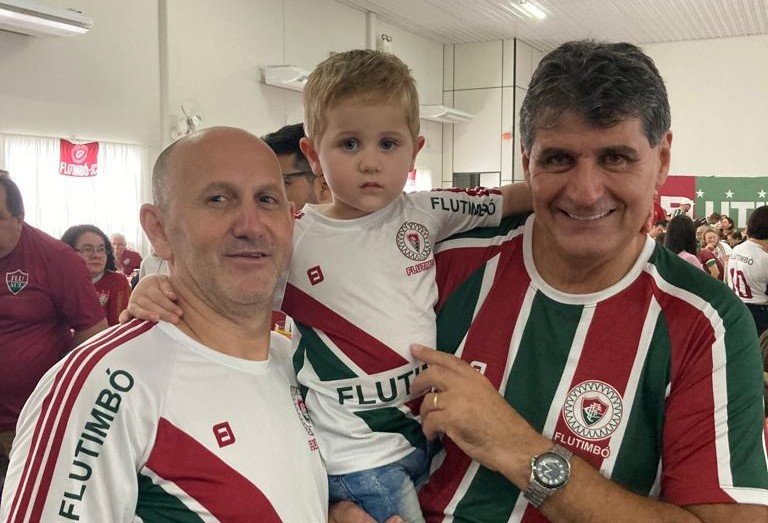 Ricardo Leonetti recebendo o carinho de torcedores do Fluminense. Foto: Arquivo pessoal