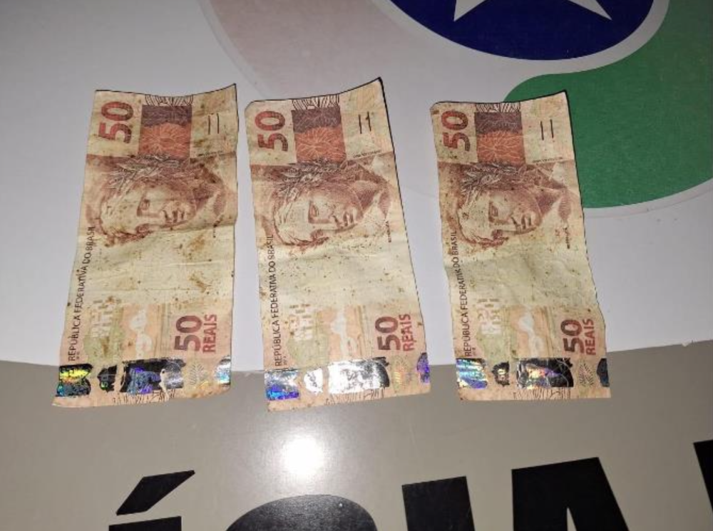 Cliente paga pizza com notas falsas em Indaial