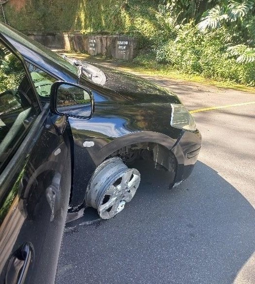 Motorista bêbado causa acidente em Blumenau com carro furtado