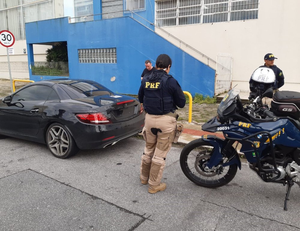 Por conta de manobra de zigue-zague na BR-101, motorista é abordado pela polícia; ele sofria de bipolaridade