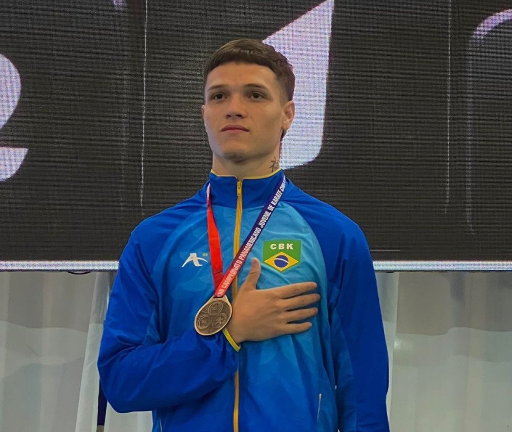 Atleta blumenauense faz vaquinha virtual para participar de competição de Karatê; veja como ajudar