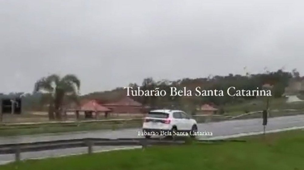 Vídeo: Idoso é flagrado dirigindo na contramão na BR-101