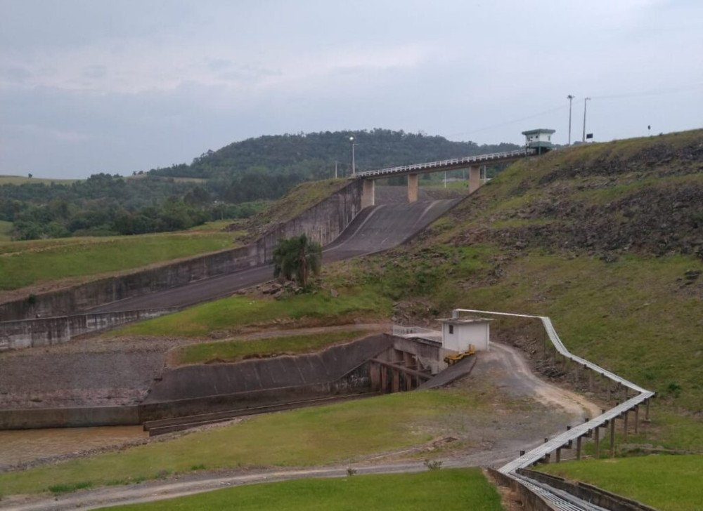 Defesa Civil inicia abertura das comportas das barragens do Alto Vale