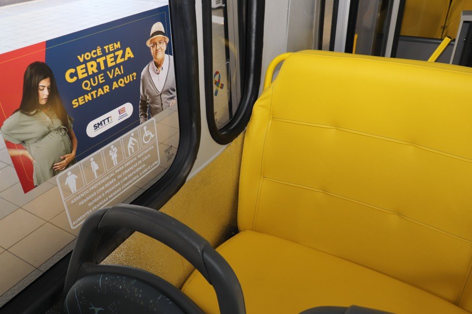 Blumenau lança campanha para conscientizar sobre uso de bancos preferenciais no transporte coletivo
