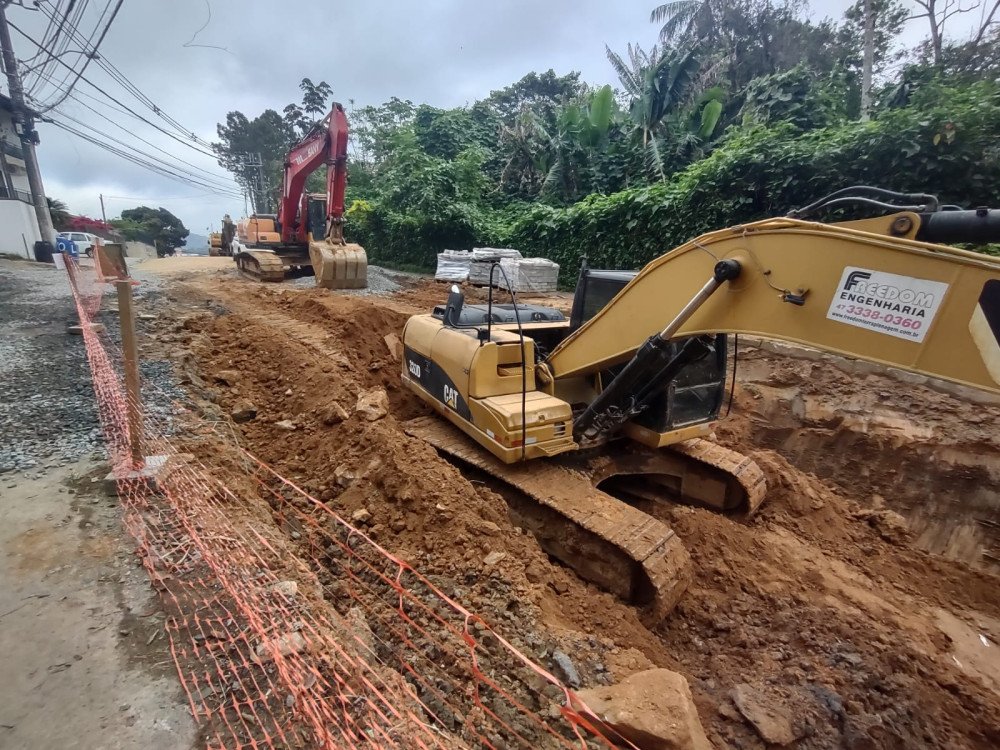 Com dificuldades no avanço de obra prefeitura decide reabrir Rua Divinópolis para trânsito de veículos