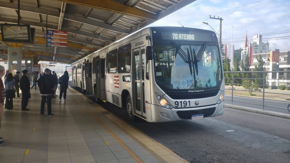Nova linha de ônibus que liga terminais de Blumenau já está em operação