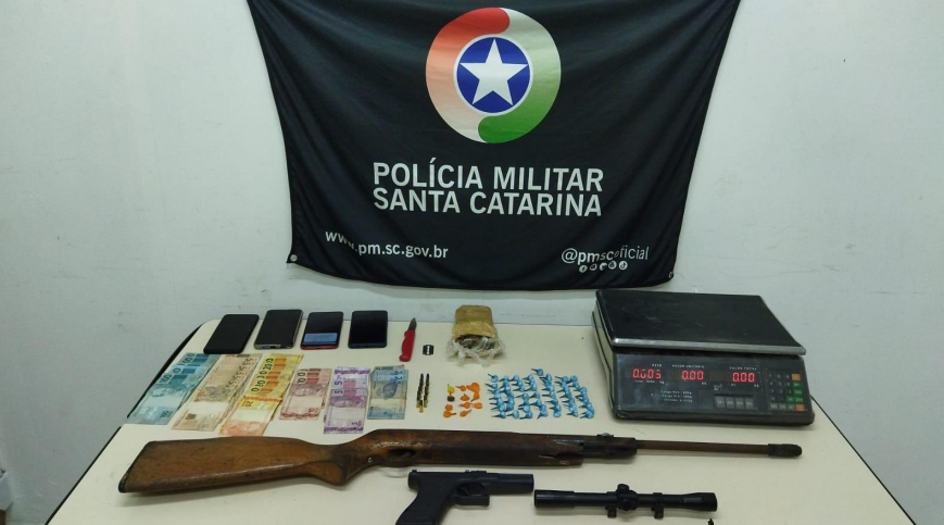 Três pessoas são presas por tráfico de drogas no bairro Itoupava Central, em Blumenau