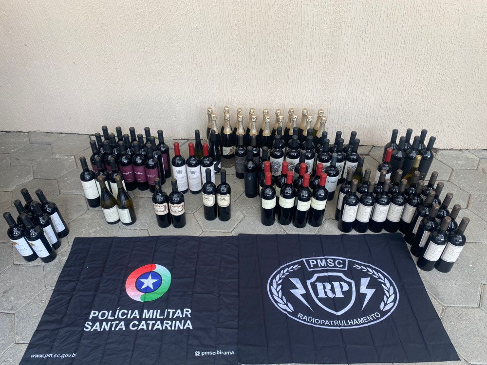 Vinho importado sem nota fiscal é apreendido no Vale do Itajaí