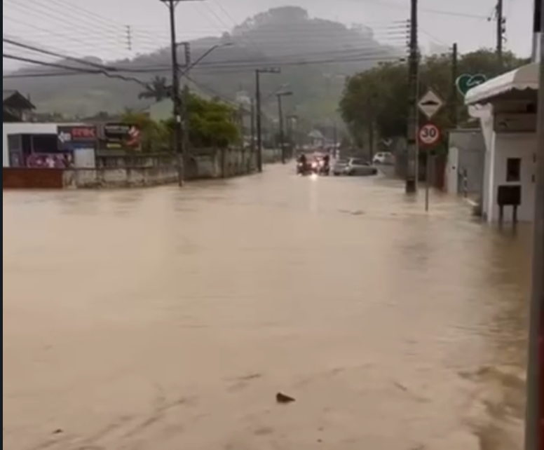 Rio do Sul registra transtornos por conta da chuva e abre abrigos