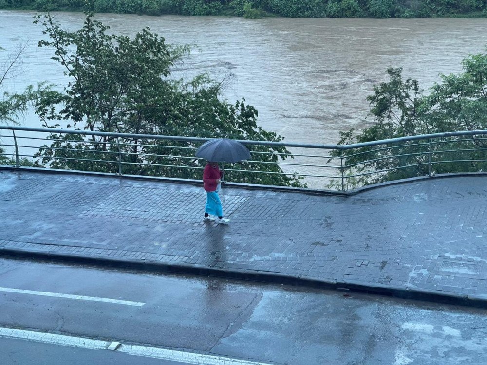 Nível do Rio Itajaí-Açu em Blumenau bate 6 metros e entra em estado de alerta
