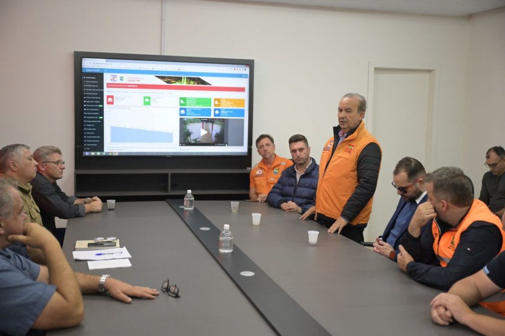 Governador reúne prefeitos do Alto Vale do Itajaí para alinhar ações em função das chuvas