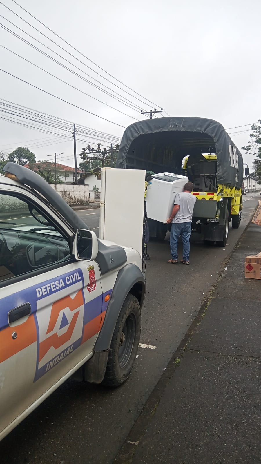 Carro de som circula em Indaial alertando comunidade sobre ruas que podem ser atingidas pelas chuvas