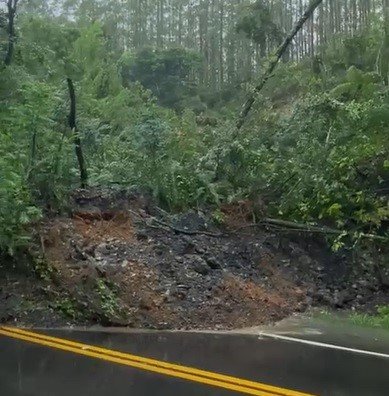Vídeo: Barreira interdita BR-470 em Pouso Redondo