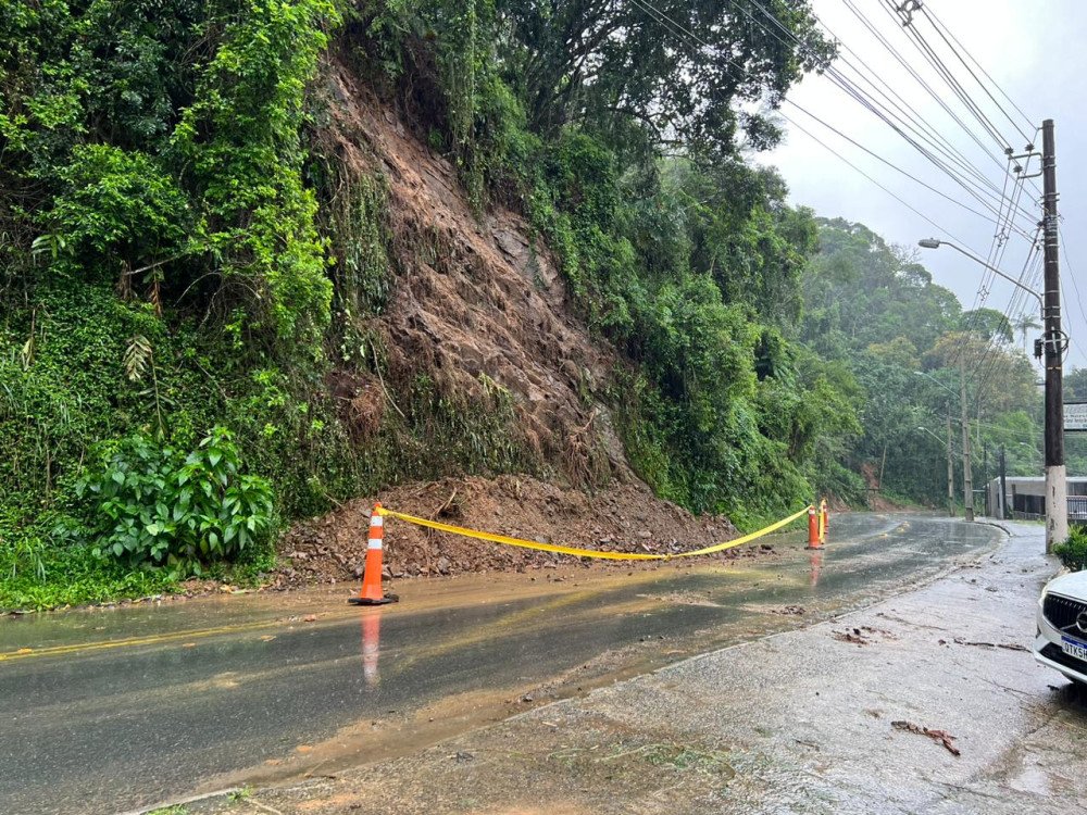 Chuva em SC: Deslizamento e alagamentos são registrados em Blumenau