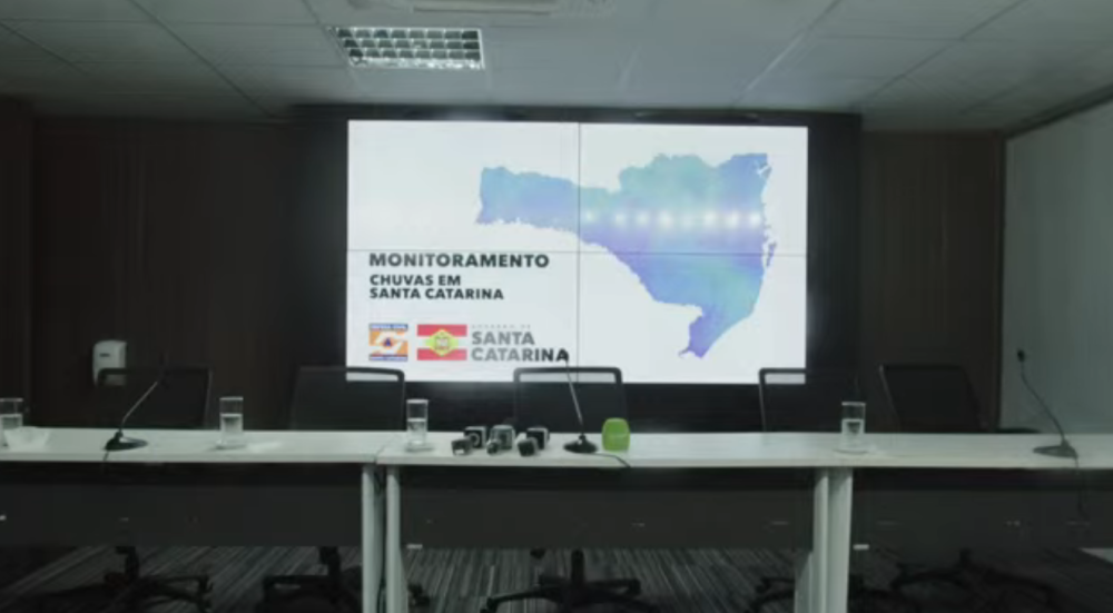 Ao Vivo: Jorginho Mello fala sobre ações do governo e operação das barragens; acompanhe