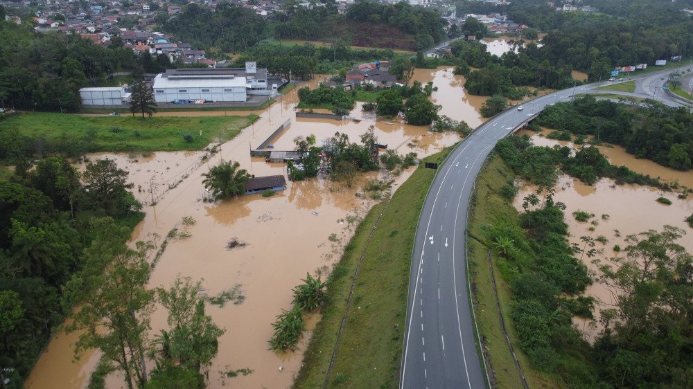 Chuva em SC: Rio Itajaí-Açu em Blumenau está com 8,97 metros