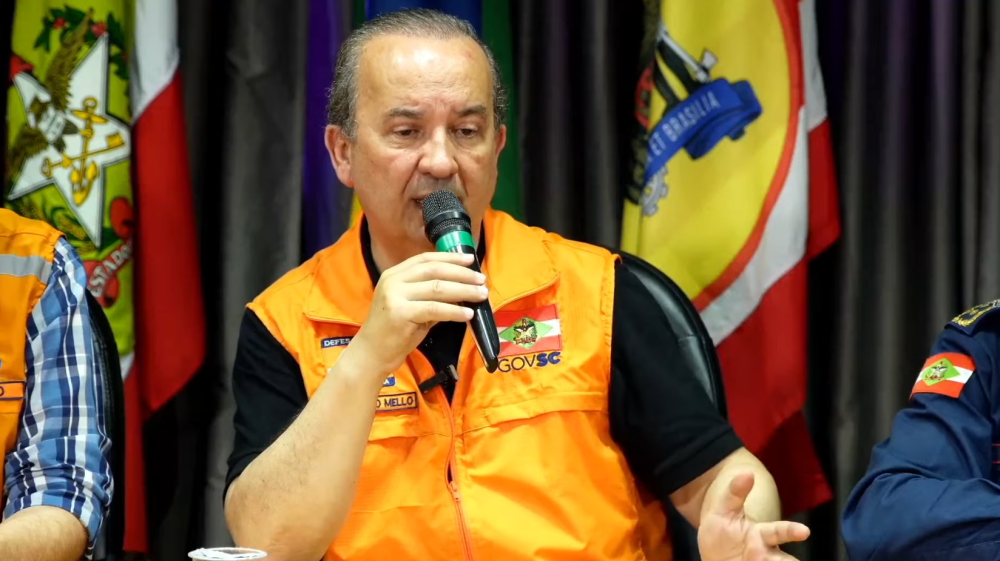 Ao vivo: Coletiva de imprensa com o Governador e prefeito de Blumenau detalha situação das chuvas