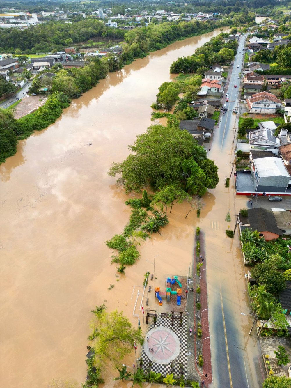 SC tem abrigos abertos em 52 municípios; Rio do Sul tem quase 7 mil desalojados