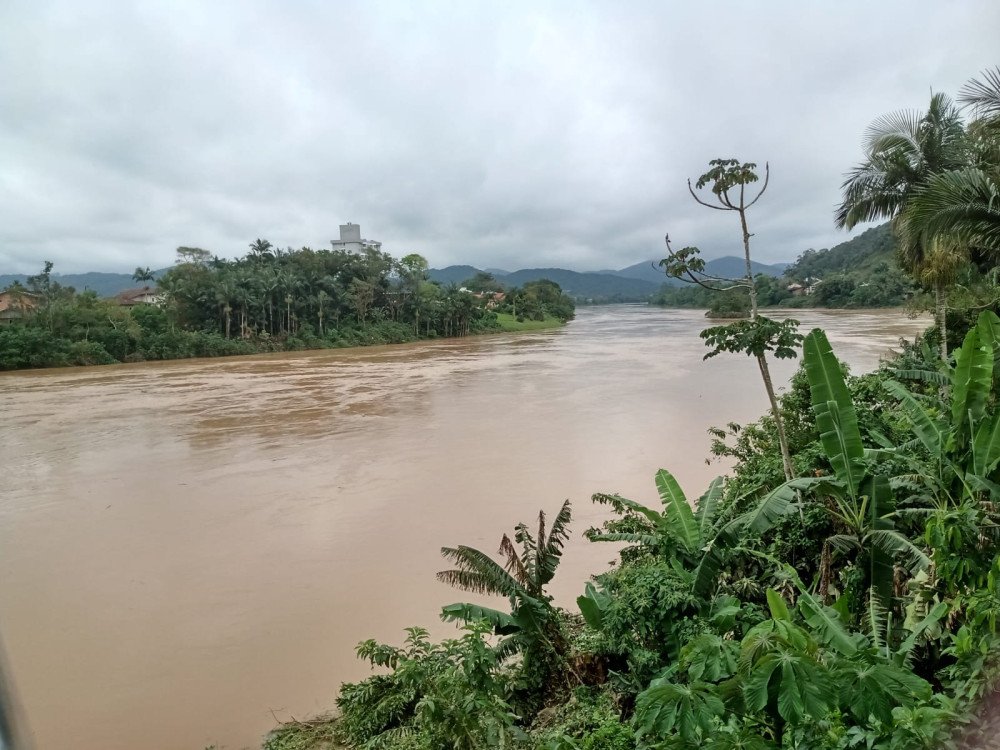 Nível do rio Itajaí-Açu em Gaspar sobe para 7,09 metros na manhã desta segunda