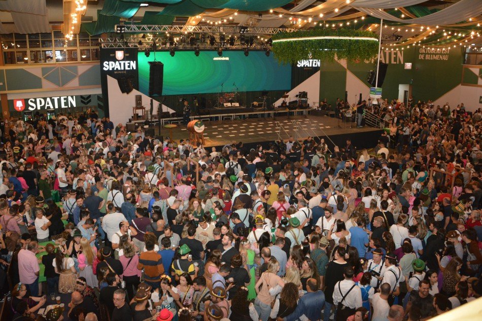 Oktoberfest de Blumenau será retomada na quarta-feira