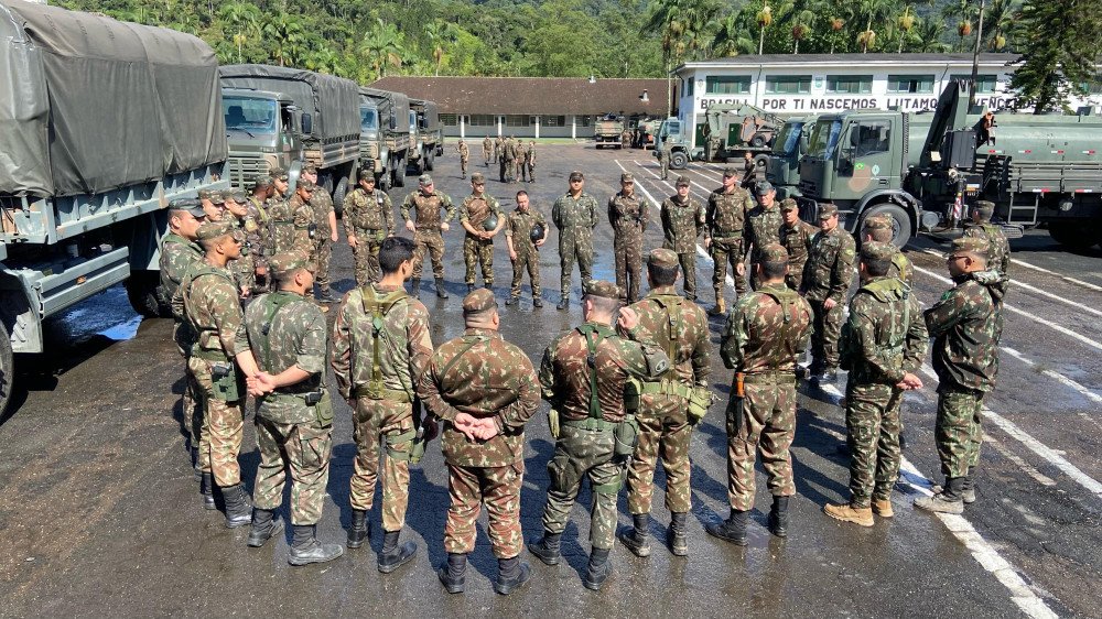 Vídeo: Exército envia militares para ajudar moradores na enchente de Taió