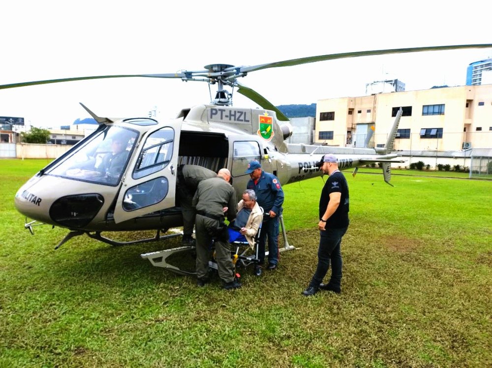 Chuva SC: Pacientes que necessitam de hemodiálise no Estado estão sendo transportados por equipe aérea