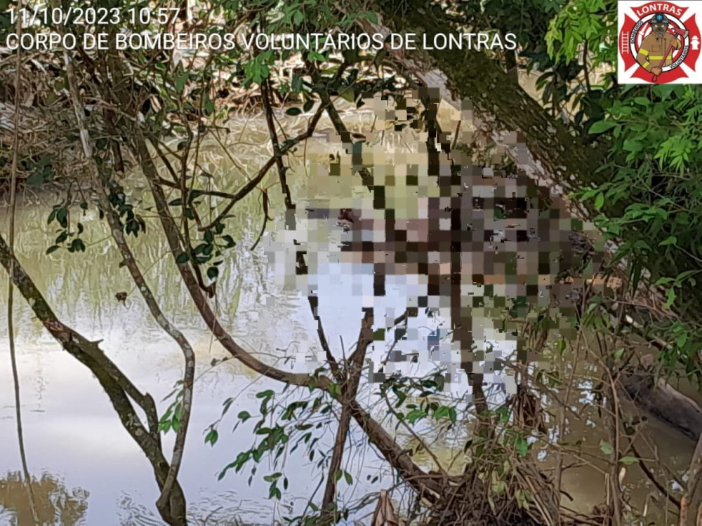 Corpo é encontrado preso em galhos às margens de rio no Alto Vale