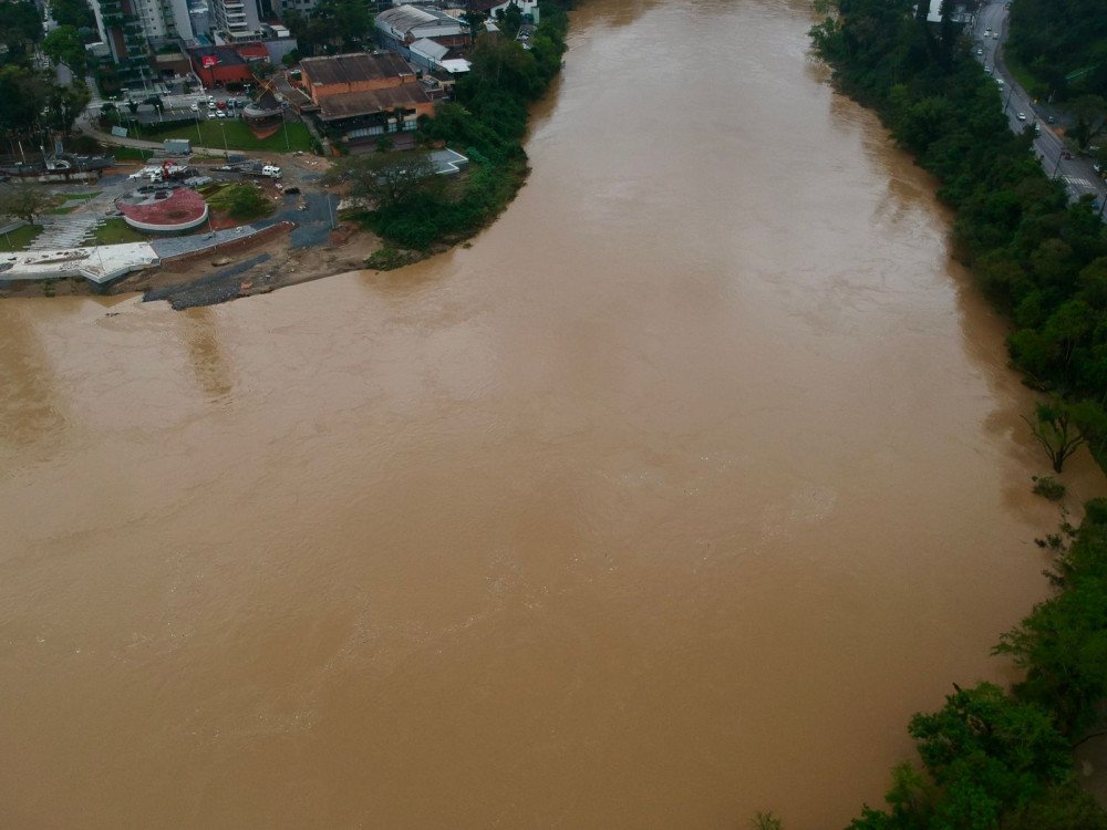 Blumenau registra nova enchente nesta quinta; nível do Rio Itajaí-Açu chegou a 8,15 metros às 10h