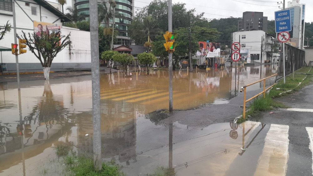 Linhas de ônibus que operam no Terminal da Fonte, em Blumenau, estão suspensas
