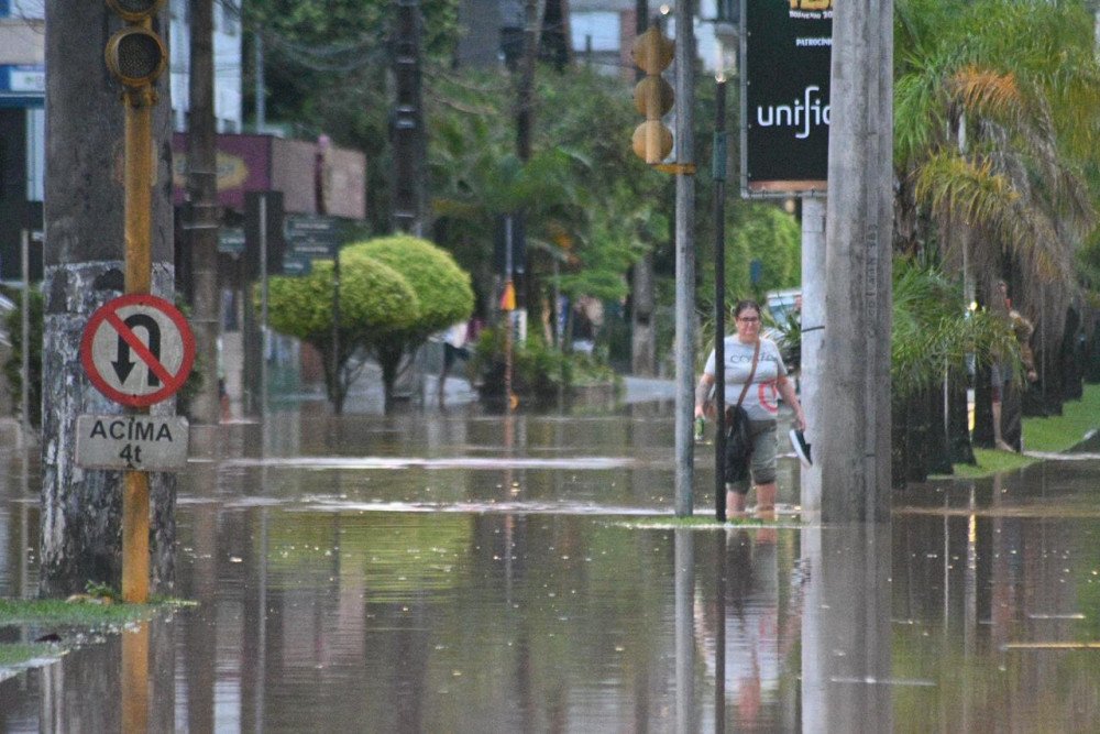 Acompanhe as últimas notícias sobre a enchente em Blumenau e região no Programa Alexandre José