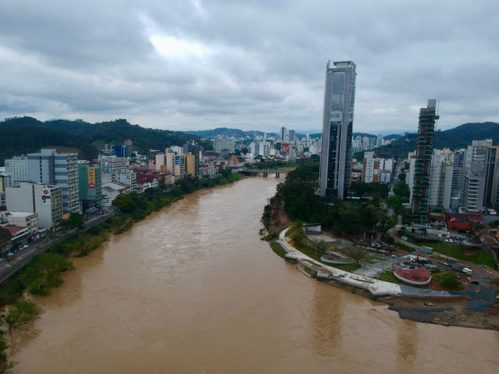 Blumenau deixa situação de enchente com nível do rio Itajaí-Açu abaixo de 8 metros