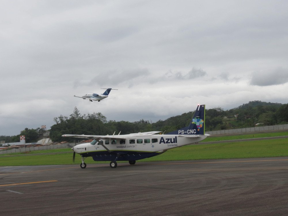 Aeroporto de Blumenau recebe primeiro voo comercial para a Oktoberfest neste domingo