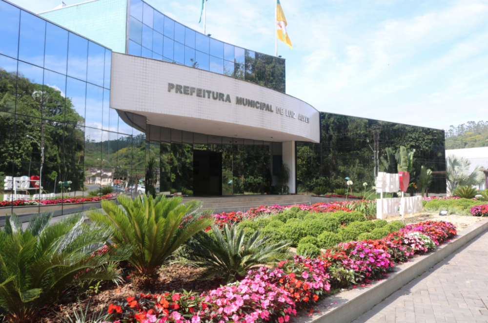 Polícia cumpre mandado de busca e apreensão na Prefeitura de Luiz Alves