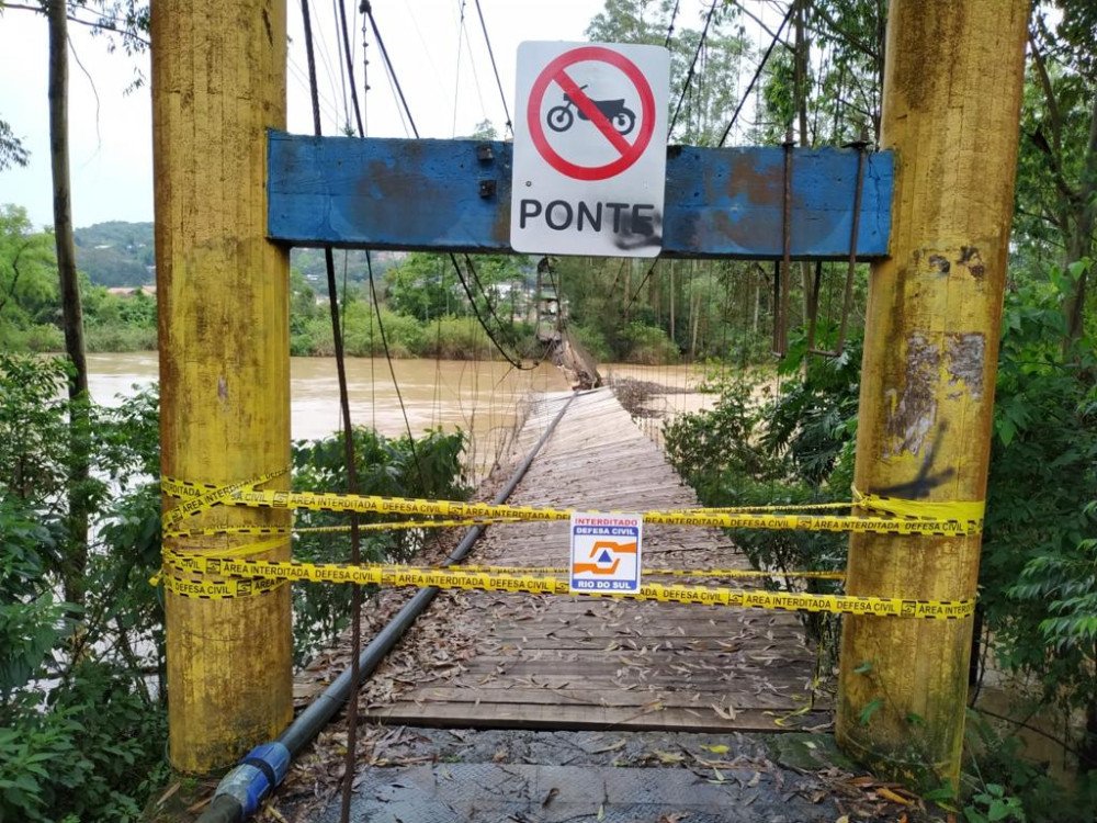 Rio do Sul tem três pontes interditadas por causa da enchente