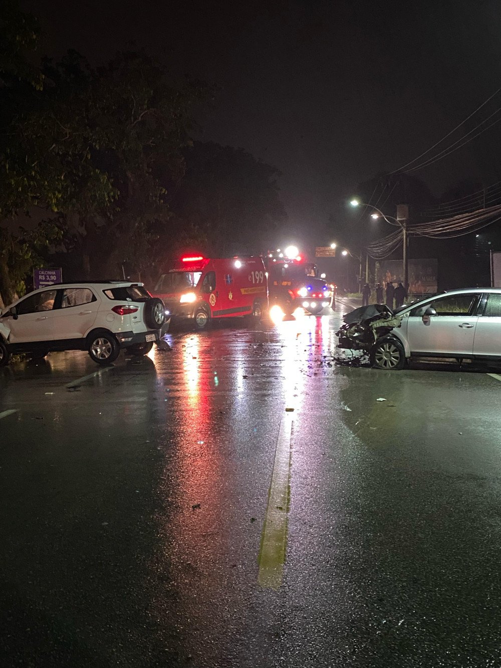 Carros batem no Centro de Ilhota; um motorista estava alcoolizado e o outro fugiu do local