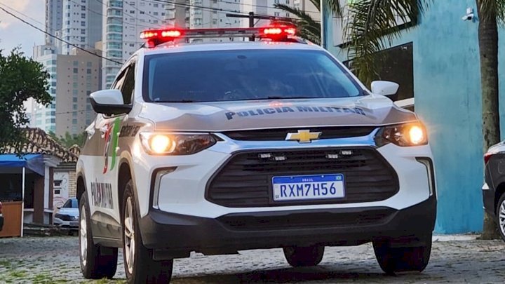 Pedestre encontra homem com ferimento no pescoço e aciona PM em Blumenau