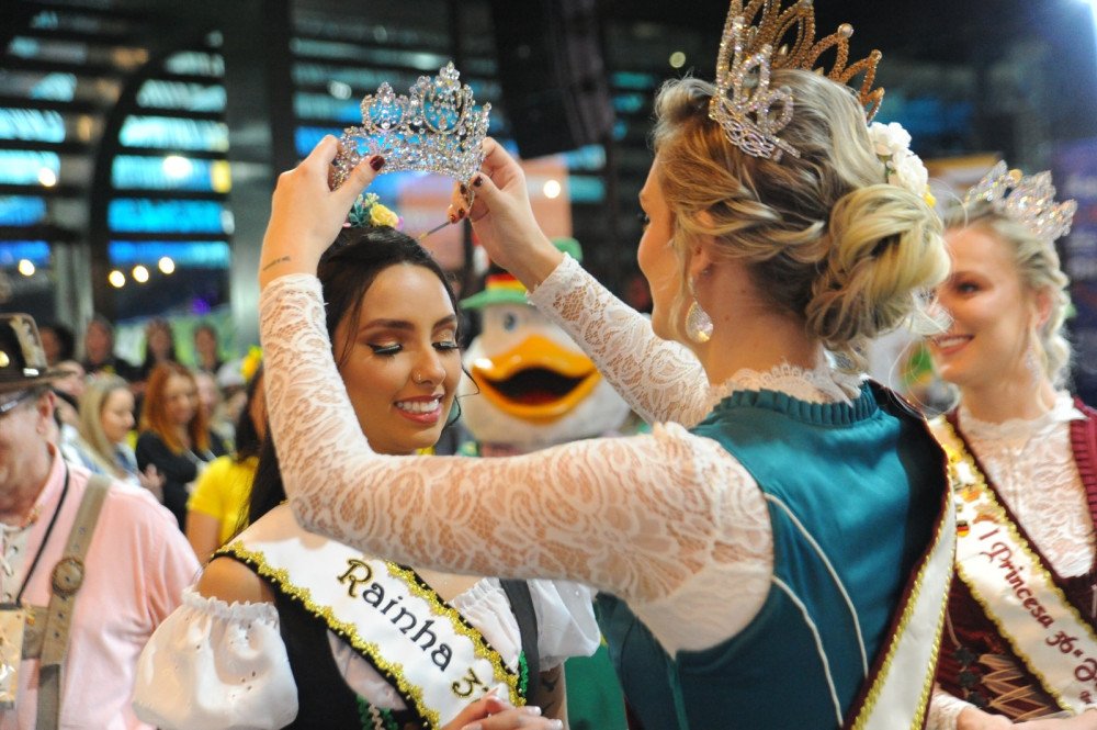 Fenarreco encerra com a coroação da realeza da 37ª edição da festa
