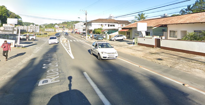 Ligação de esgoto deixa trânsito parcialmente fechado nesta terça-feira na Itoupava Norte em Blumenau
