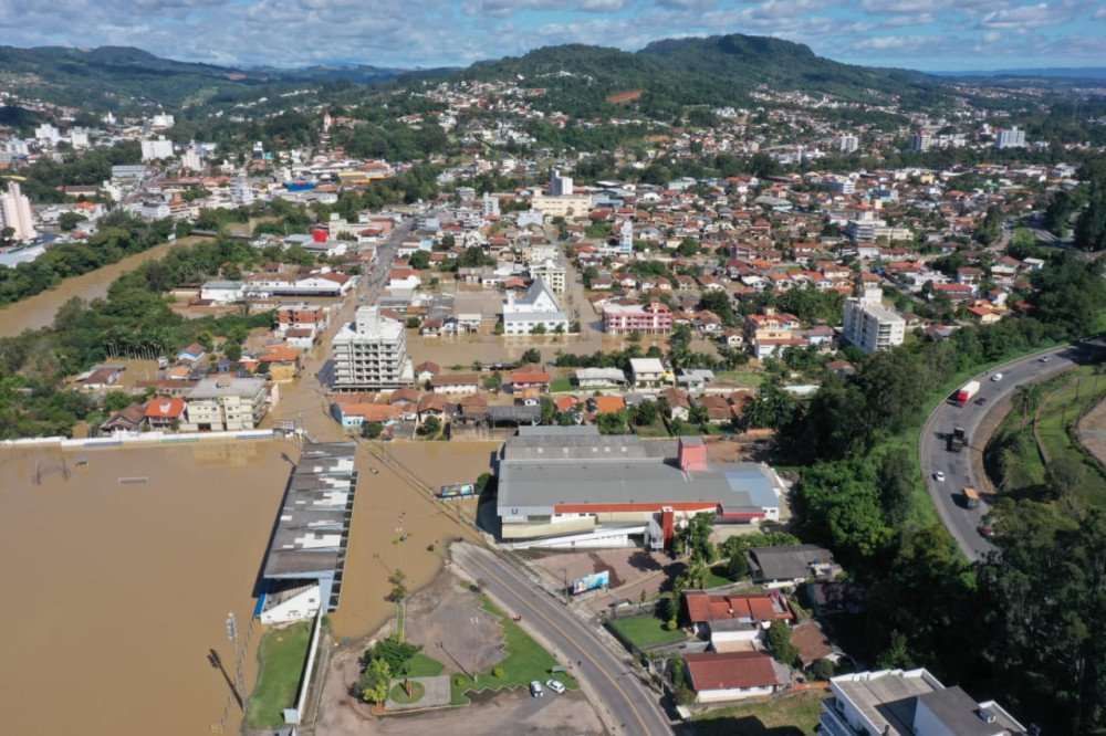 Empreendedores de SC atingidos pelas chuvas podem acessar crédito com juros subsidiados; saiba como